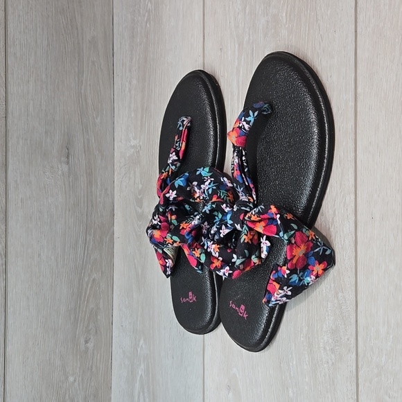 Sanuk Women T strap Floral Sandals Flats slide shoes sz 4-5 - Picture 1 of 9